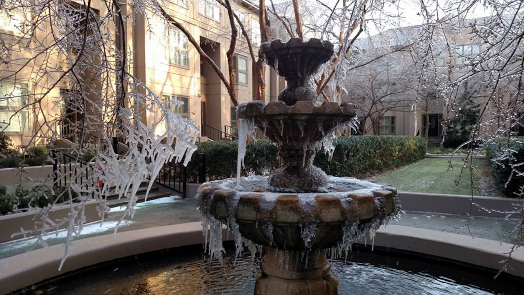 Snow and ice hit Atlanta