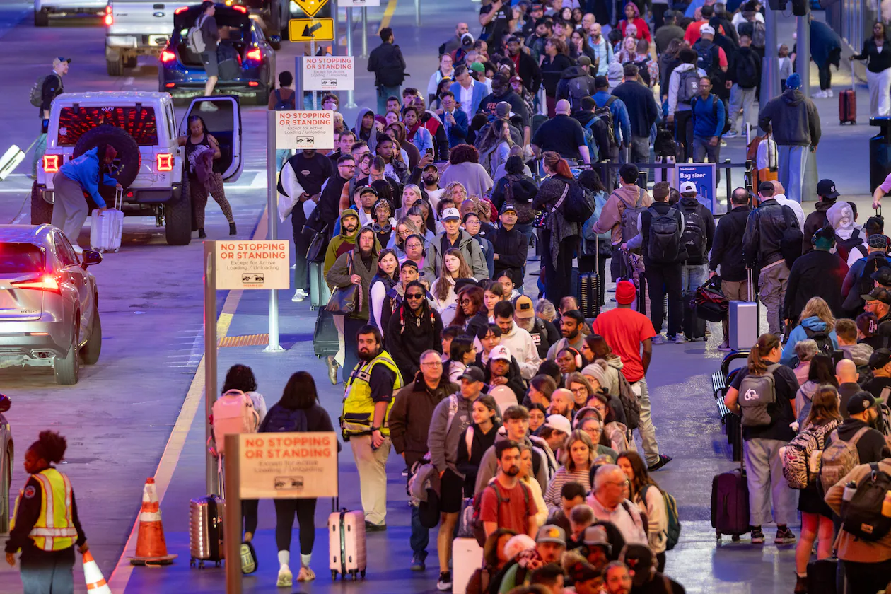Lines for domestic security spill out of the North Terminal onto the sidewalk at Hartsfield-Jackson Atlanta International Airport on Thursday morning. (Ben Hendren for the AJC)