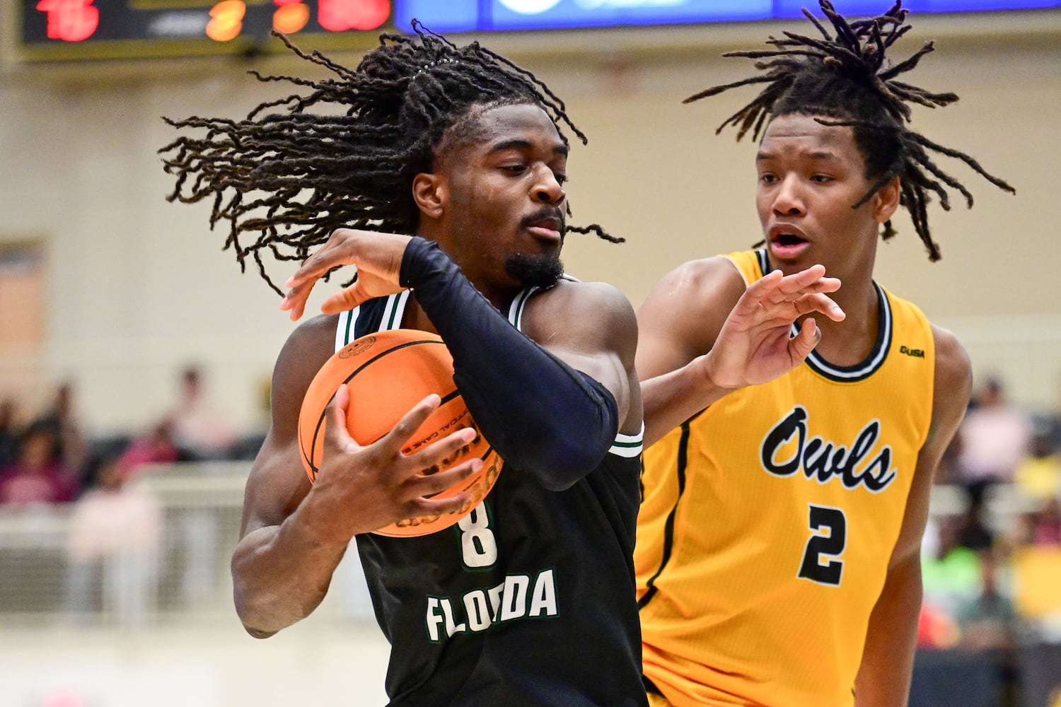South Florida guard Josh Omojafo (left) defends the ball from  Kennesaw State forward Trey Simpson (right) during the second half of a game Sunday, Nov. 16, 2025 at Kennesaw State University. (Daniel Varnado for the AJC)