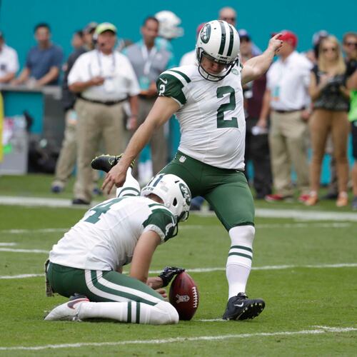New York Jets kicker Nick Folk aims for a field goal during the first half of an NFL game, in Miami Gardens, Fla. Jets punter Lac Edwards is at left. Folk, 41, will reportedly join the Falcons. (Lynne Sladky/AP 2016)