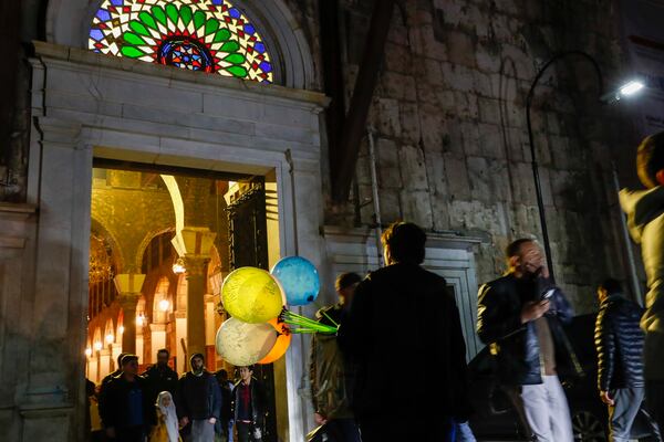FILE.- Worshippers exit the Umayyad Mosque after prayers on the first day of the Muslim holy month of Ramadan in Damascus, Syria, Saturday March 1, 2025.(AP Photo/Omar Sanadiki,File)