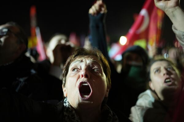 Protesters shout slogans during a protest after Istanbul's Mayor Ekrem Imamoglu was arrested and sent to prison, in Istanbul, Turkey, Tuesday, March 25, 2025. (AP Photo/Francisco Seco)