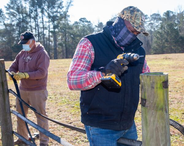 Veterans Ron Reams (left) and Donald Cyprain replace fences as part of the Horses & Warriors program at the Calvin Center Equestrian area in Hampton, GA. Because of COVID, all of the equestrian programs have suffered financially and there are a lot of needs at the Calvin Center. The veteran volunteers have stepped up, providing free maintenance, mowing the lawn, buying hay for the horses, etc. PHIL SKINNER FOR THE ATLANTA JOURNAL-CONSTITUTION.