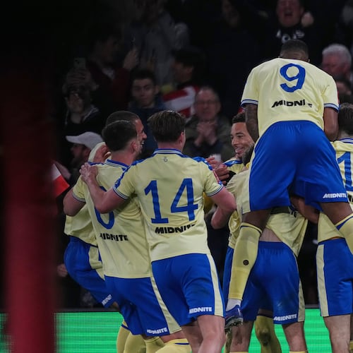 Southampton's team players celebrate after Shea Charles scored his side's second goal during the English FA Cup quaterfinal soccer match between Southampton and Arsenal in Southampton, England, Saturday, April 4, 2026. (AP Photo/Dave Shopland)