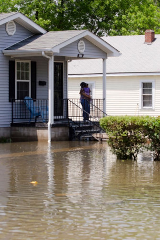 Mississippi River floods Memphis neighborhoods