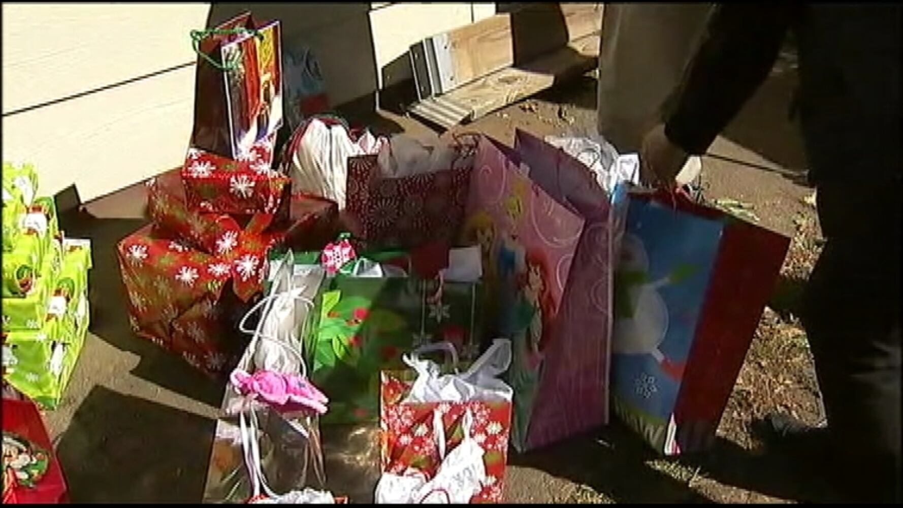 Community celebrates Christmas early for Dahlia Minton