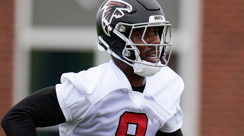Atlanta Falcons tight end Kyle Pitts Sr. works out during NFL football practice, Monday, June 8, 2026, in Flowery Branch, Ga.(AP Photo/Mike Stewart)