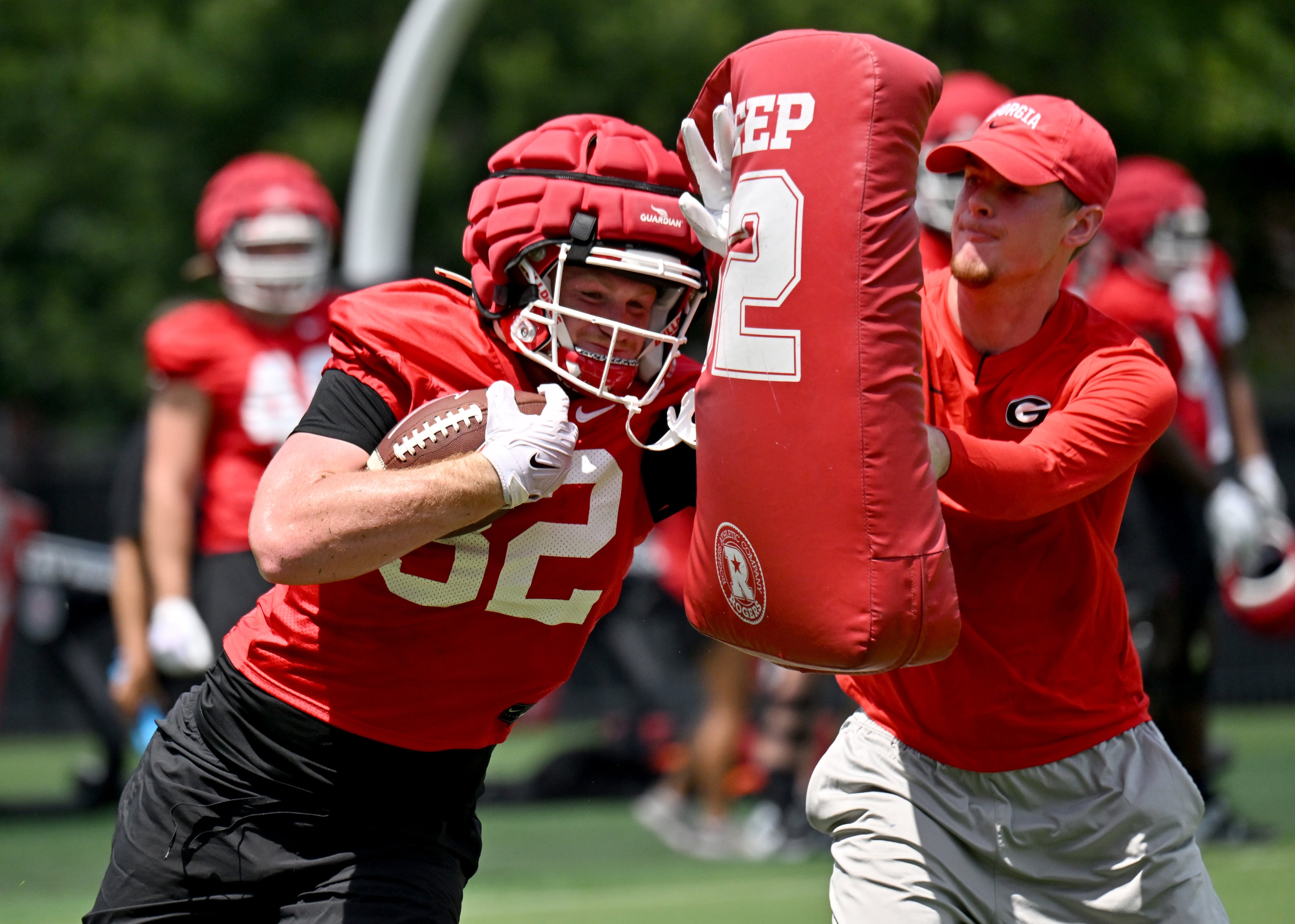 Georgia tight end Colton Heinrich (82) runs a drill during a football practice at the University of Georgia practice facility, Thursday, July 31, 2025, in Athens. (Hyosub Shin / AJC)