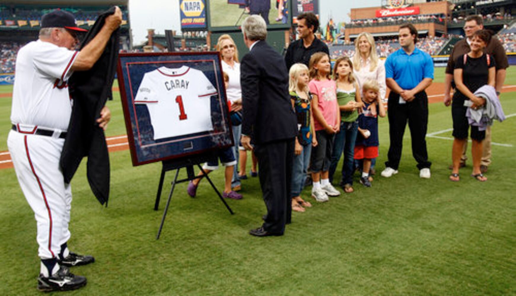 Braves honor Skip Caray