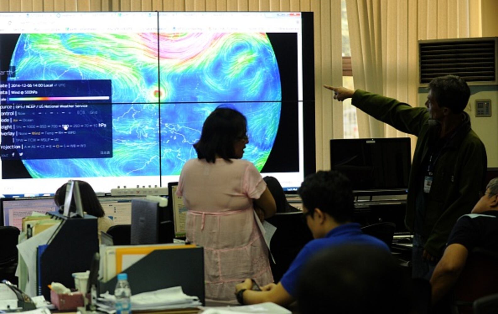 600,000 Filipinos flee as typhoon blows near