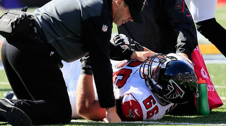 Falcons center Peter Konz suffered a knee injury in Sunday's loss to the Ravens.