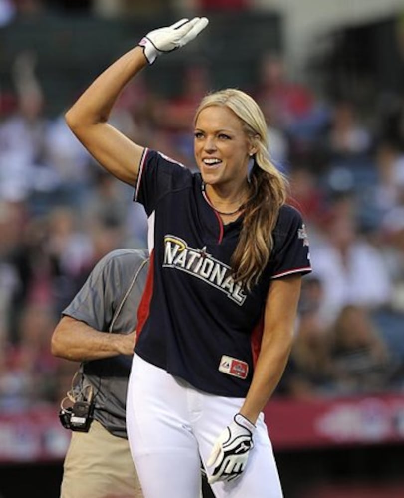Celebs, MLB legends at 2010 All-Star softball game