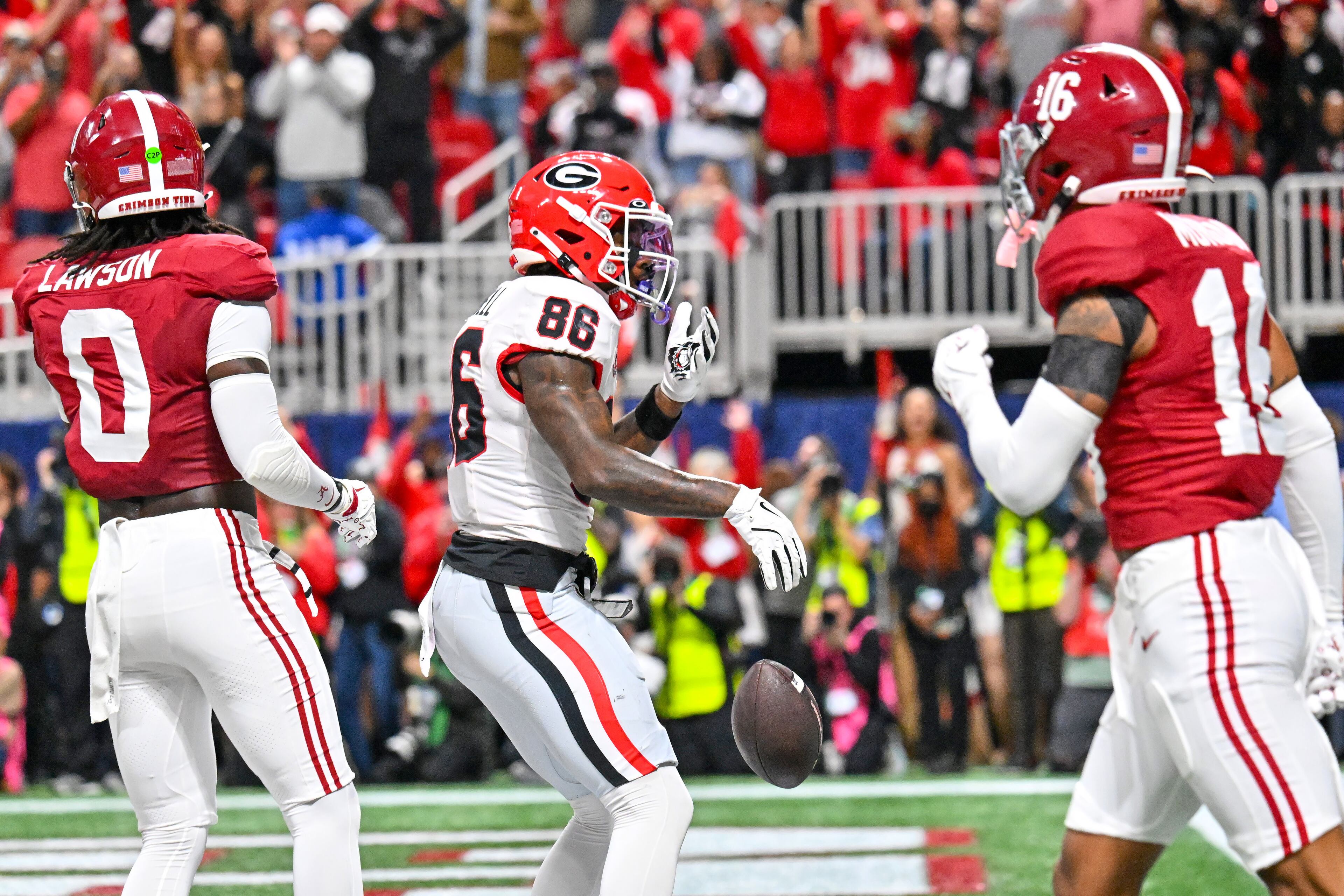 Georgia wide receiver Dillon Bell (86) celebrates a touchdown on a five yard pass against Alabama linebacker Deontae Lawson (0) during the first half of the SEC Championship game at Mercedes-Benz Stadium, Saturday, Dec. 6, 2025, in Atlanta. (Hyosub Shin / AJC)