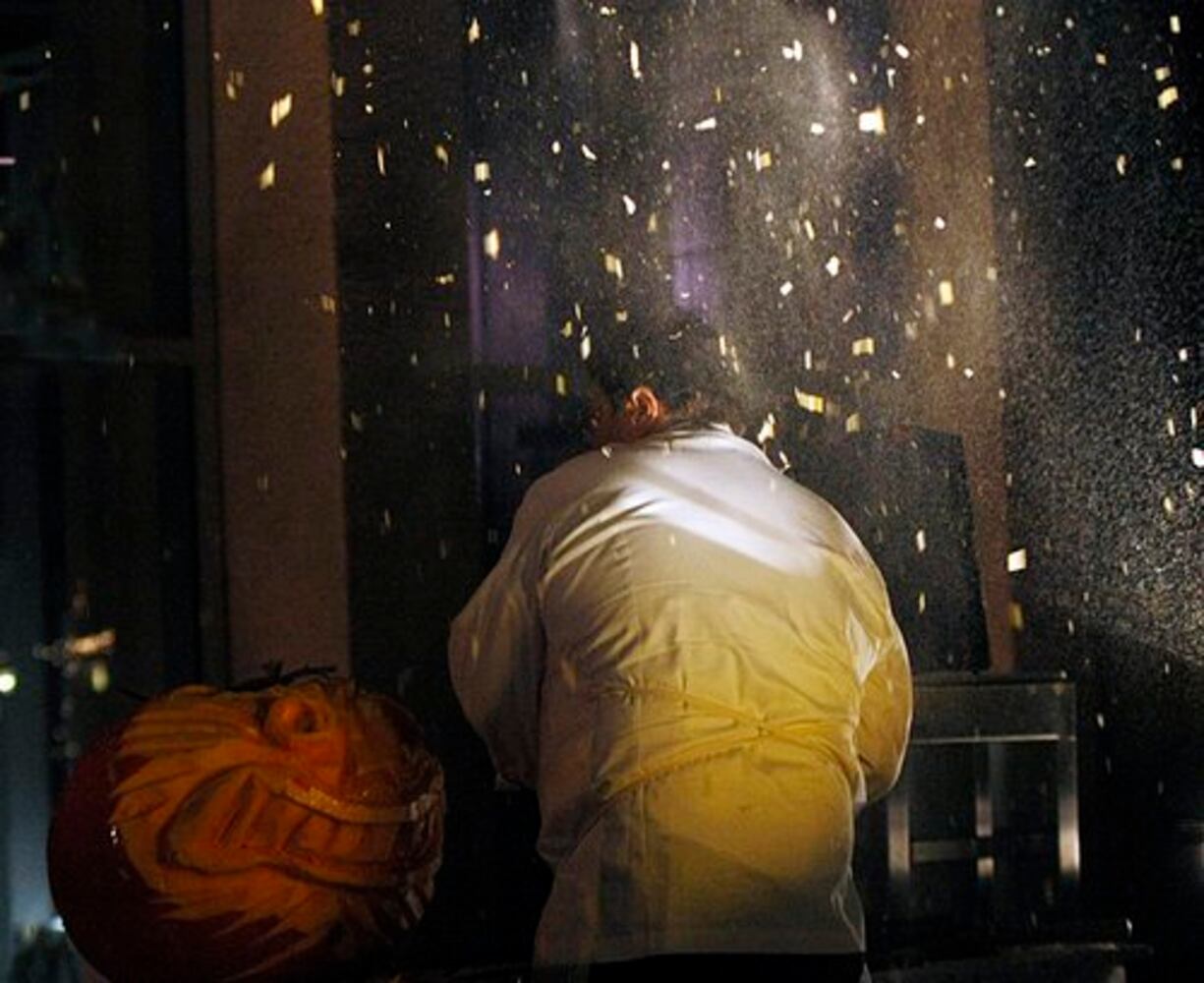 Celebrity chefs go for pumpkin carving win