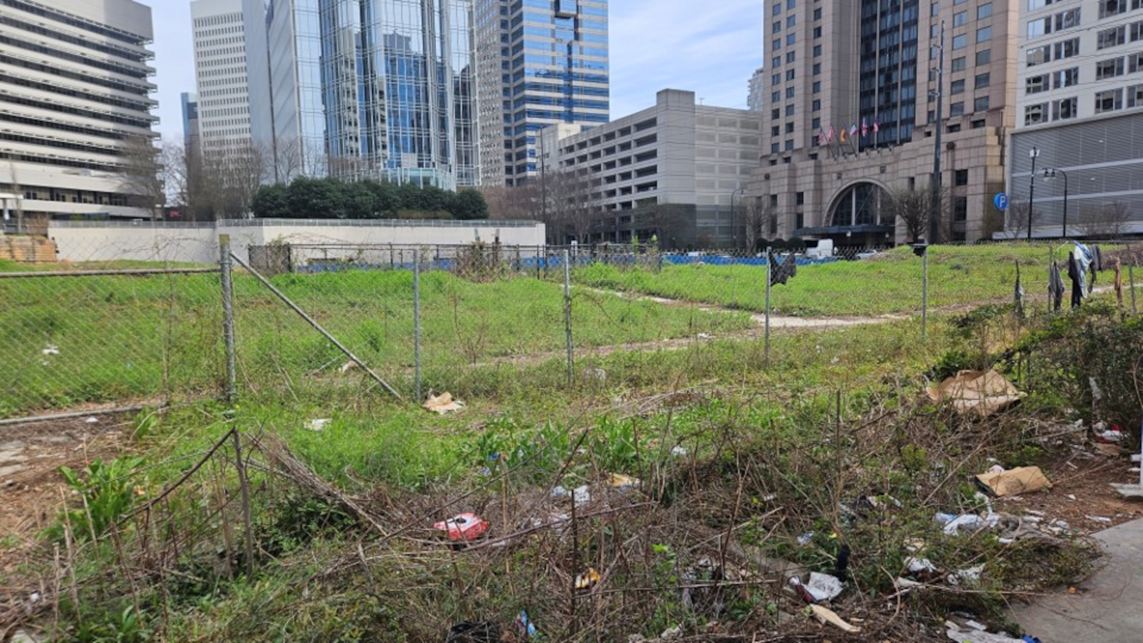 The undeveloped lot at 98 14th St. is slated to be redeveloped into a public greenspace area. In November 2025, the Midtown Alliance selected Field Operations to design the project. (Courtesy of Midtown Alliance)