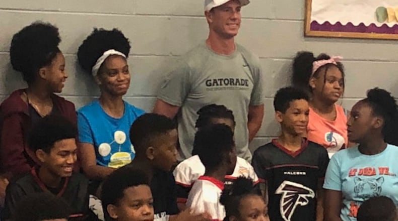 Falcons quarterback Matt Ryan posing with students at the Samuel Jones Boys and Girls Club of Metro Atlanta on Thursday. (By D. Orlando Ledbetter/dledbetter@ajc.com)