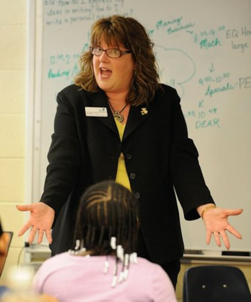 Kathy Cox visits displaced students