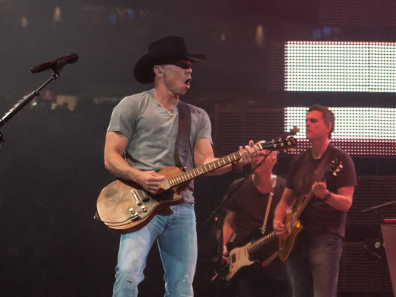 Kenny Chesney at RodeoHouston 2013