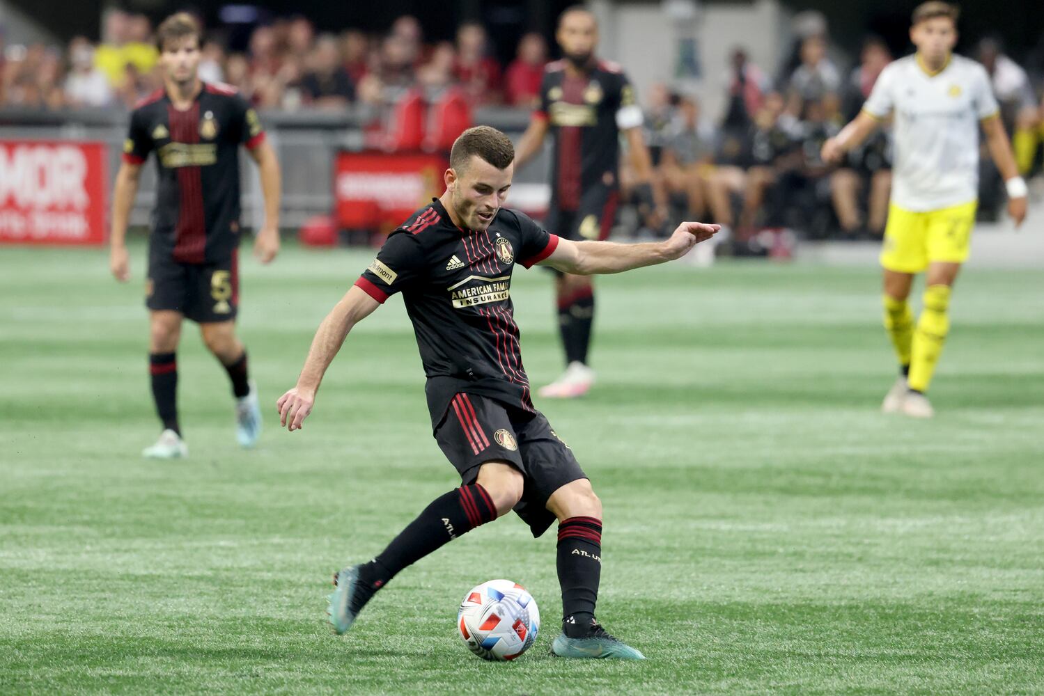 Atlanta United defender Brooks Lennon (11) attempts a shot during the second half. JASON GETZ FOR THE ATLANTA JOURNAL-CONSTITUTION