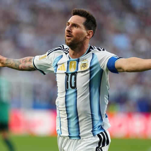 Argentina's Lionel Messi (10) celebrates after scoring the opening goal during the World Cup Group J soccer match between Argentina and Algeria in Kansas City, Mo., Tuesday, June 16, 2026. (AP Photo/Ed Zurga)