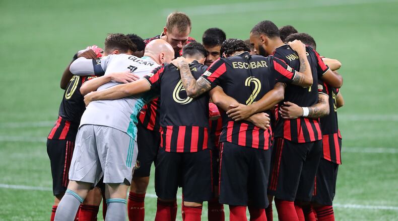 082220 Atlanta: Atlanta United players huddle up as they take the field to play Nashville SC in a MLS soccer match on Saturday, August 22, 2020 in Atlanta.    Curtis Compton ccompton@ajc.com