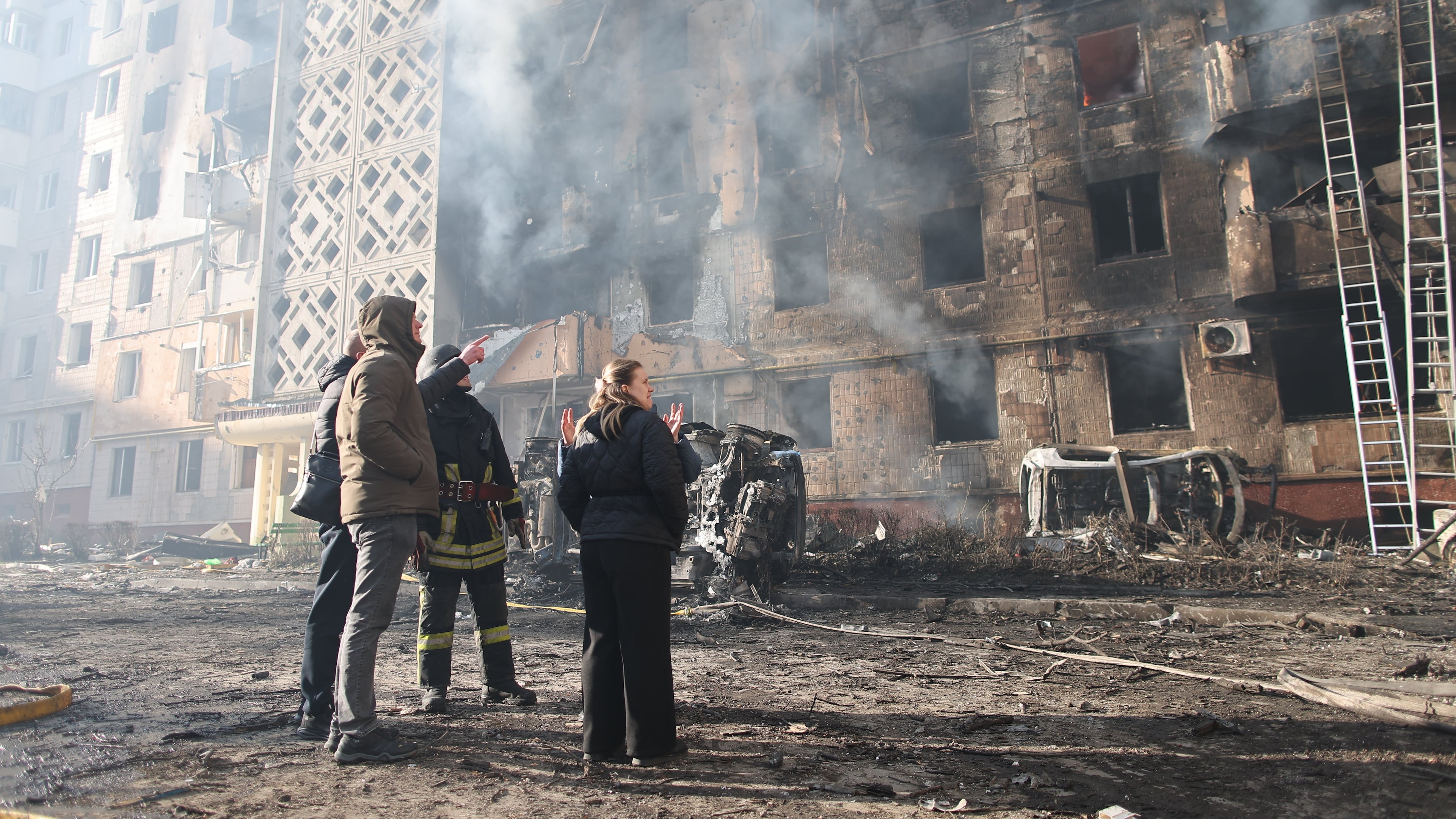 People look at a residential building which was heavily damaged after a Russian strike on Ternopil, Ukraine, on Wednesday, Nov. 19, 2025. (AP Photo/Vlad Kravchuk)