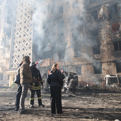 People look at a residential building which was heavily damaged after a Russian strike on Ternopil, Ukraine, on Wednesday, Nov. 19, 2025. (AP Photo/Vlad Kravchuk)