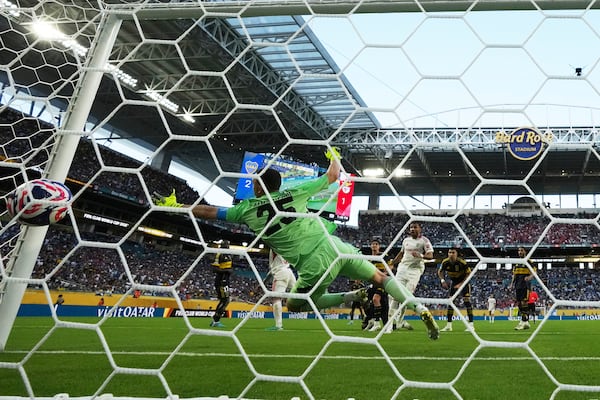 Boca Juniors' Agustin Marchesin (25) fails to stop Benfica's Nicolas Otamendi from scoring his side's second goal during the Club World Cup group C soccer match between Boca Juniors and Benfica in Miami Gardens, Fla., Monday, June 16, 2025. (AP Photo/Rebecca Blackwell)