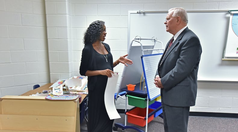 Kindergarten teacher Kiera Arnold talks with Gwinnett CEO and Superintendent J. Alvin Wilbanks as she prepares for new school year at Baldwin Elementary School in July. HYOSUB SHIN / HSHIN@AJC.COM