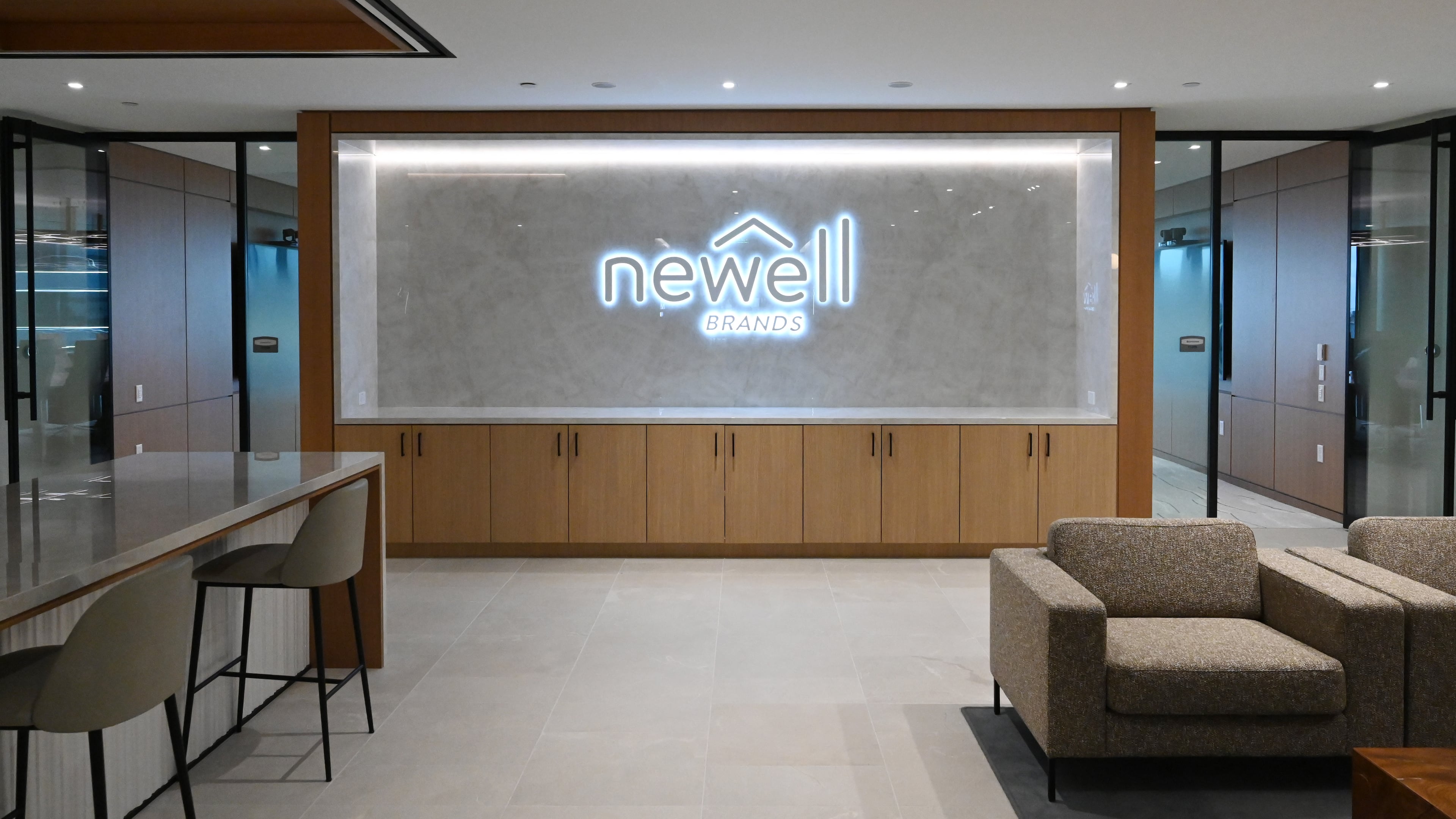 Newell Brands, a Fortune 500 company, moved its headquarters a few miles to the Queen Tower at Concourse Office Park in Sandy Springs in the summer of 2025. Shown is an interior at the 180,000-square-foot facility. (Hyosub Shin/AJC)