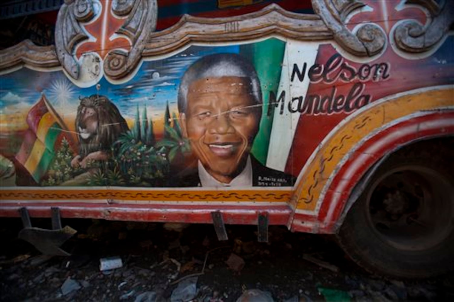 Artistic photos of Nelson Mandela around the world