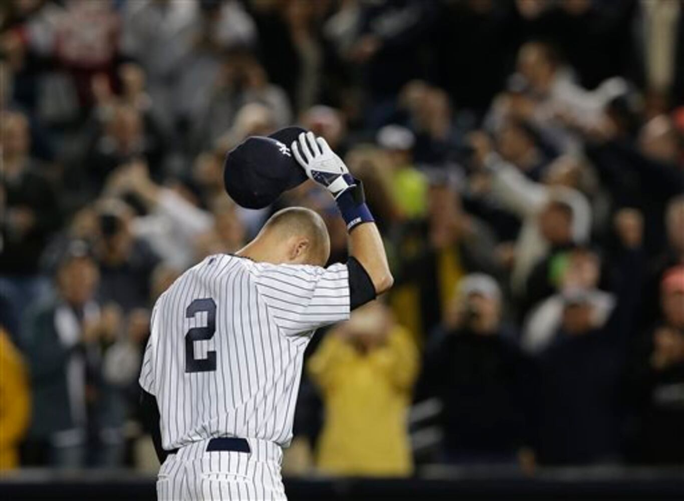 Jeter comes through in stirring farewell to NY