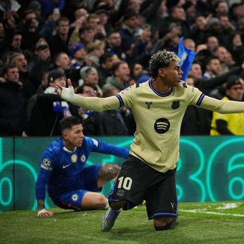Barcelona's Lamine Yamal gestures during the Champions League opening phase soccer match between Chelsea and Barcelona in London, Tuesday, Nov. 25, 2025. (AP Photo/Kin Cheung)