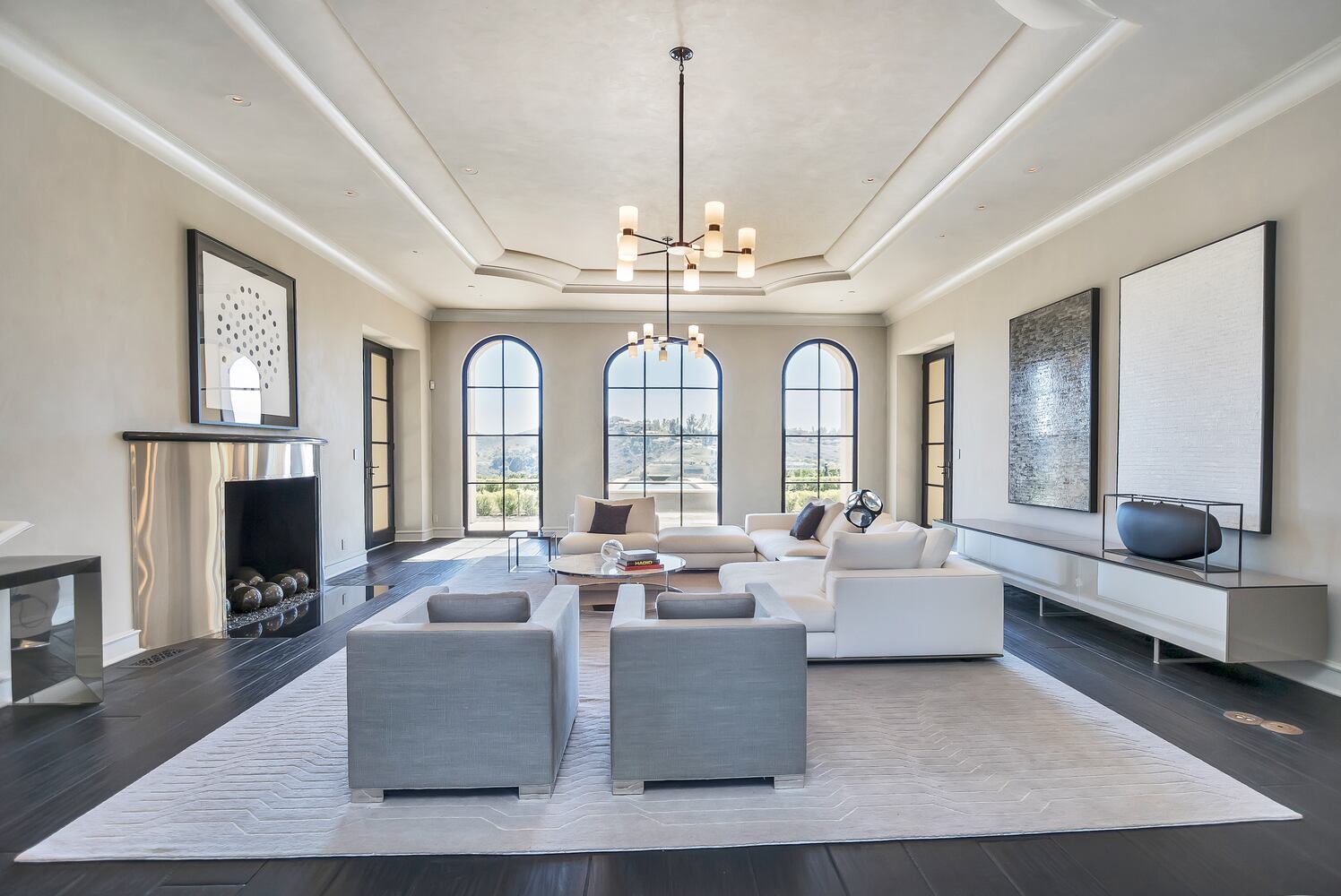 Kemp selling mansion