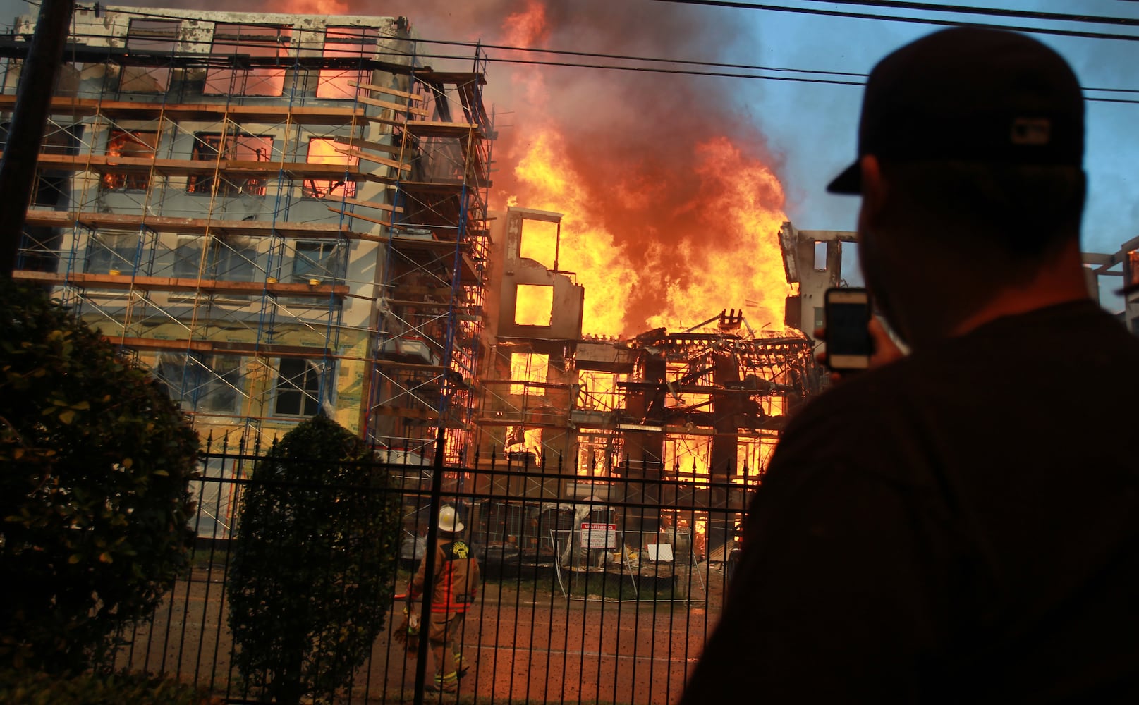 5-alarm fire at apartment construction site in Houston, 03.25.14