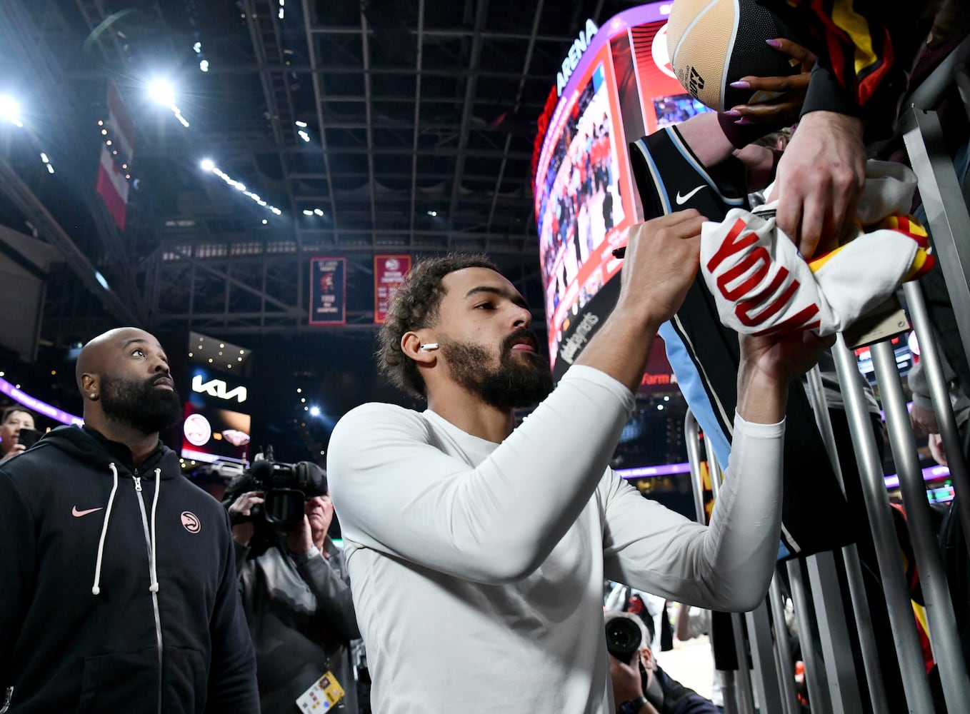 Pelicans vs Hawks game