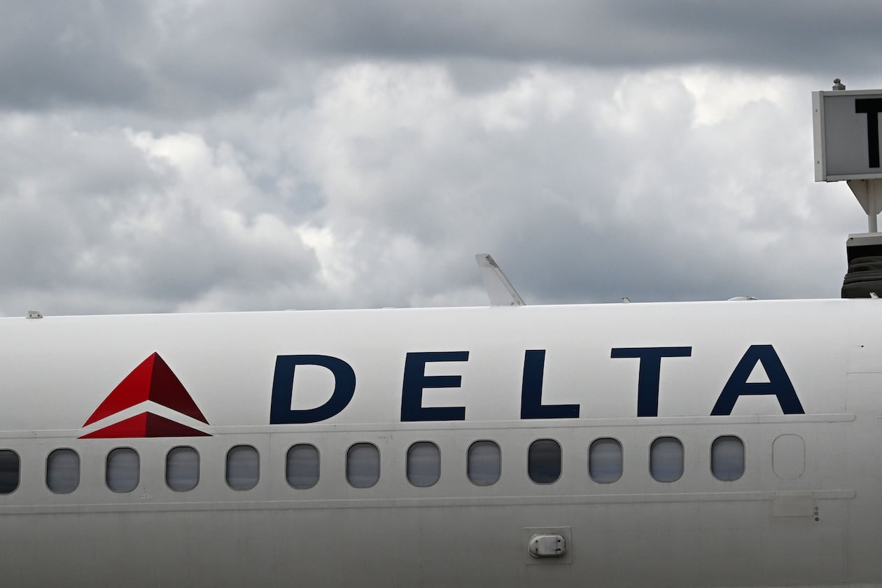 A Delta Air Lines jet traveling to Chicago on Independence Day was struck by a firework as it was landing Saturday night, the carrier said Sunday. (Hyosub Shin/AJC file)