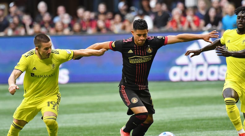 Atlanta United's Ronald Hernandez and his teammates will try for their first victory in Nashville's new stadium. (Hyosub Shin / Hyosub.Shin@ajc.com)