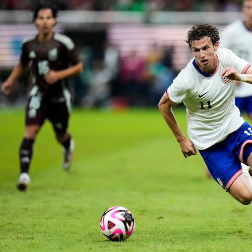 FILE - The United States' Brenden Aaronson goes for the ball during an international friendly soccer match against Mexico at Akron Stadium in Guadalajara, Mexico, Tuesday, Oct. 15, 2024. (AP Photo/Eduardo Verdugo, File)