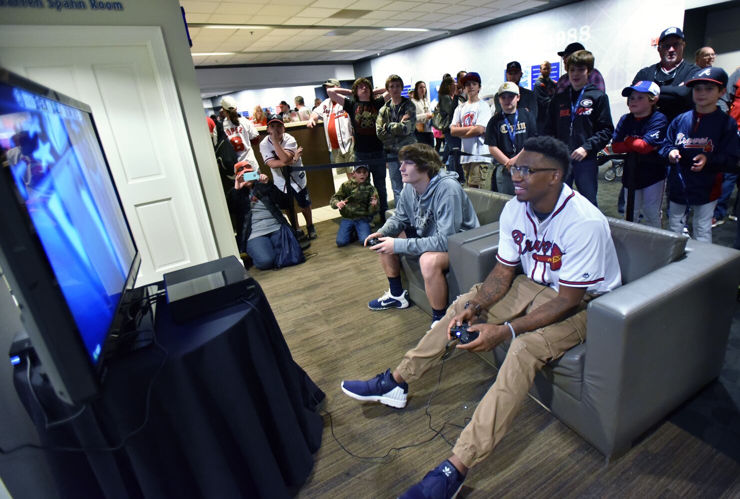 Braves greet fans at Turner Field