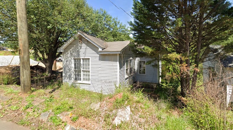 The Roswell Historic Preservation Committee has approved demolition of the existing structure at 50 Maple St. to build a new single-family home. (Google Maps)