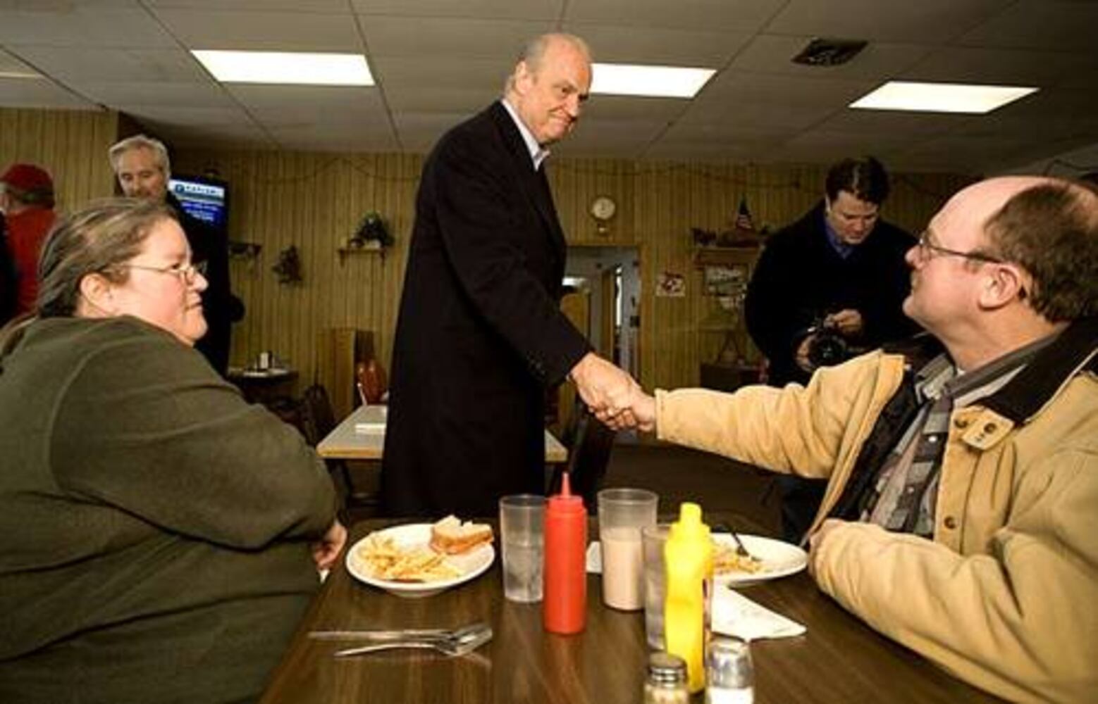Presidential candidates hit the campaign trail on New Year's Eve