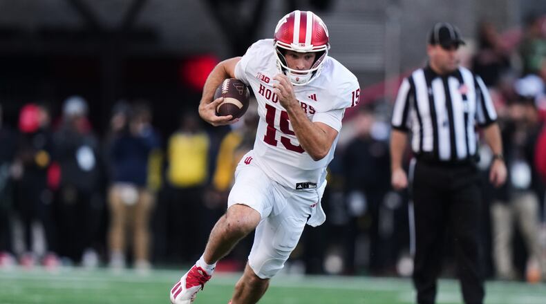Indiana quarterback Fernando Mendoza (15) runs the ball during the first half of an NCAA college football game against Indiana, Saturday, Nov. 1, 2025, in College Park, Md. (AP Photo/Stephanie Scarbrough)