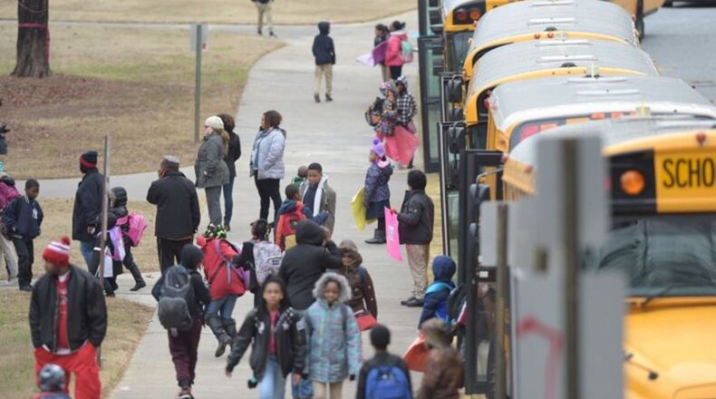 Students head to waiting buses as they dismiss early from Woodridge Elementary School on Friday Jan. 6, 2017. KENT D. JOHNSON/ KDJOHNSON@AJC.COM