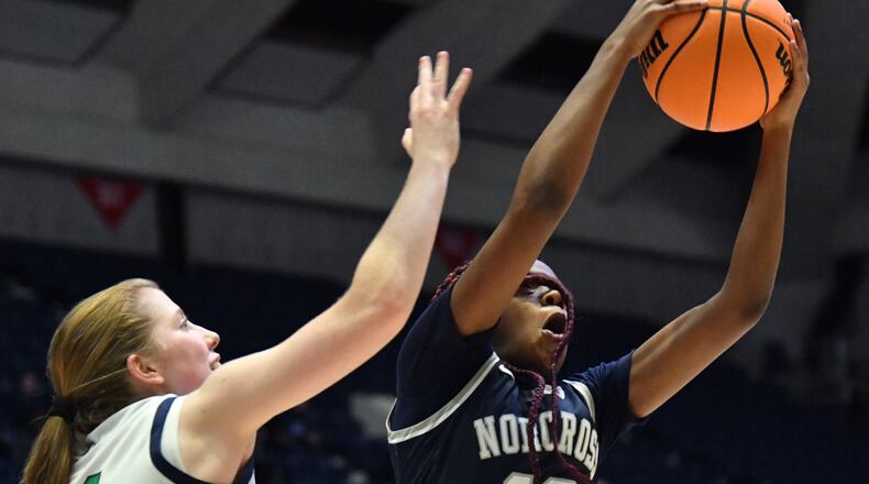 March 12, 2022 Macon - Norcross' Kayla Lindsey (10) grabs a rebound over Harrison's Anna Gernatt (21) during the 2022 GHSA State Basketball Class AAAAAAA Girls Championship game at the Macon Centreplex in Macon on Saturday, March 12, 2022. Norcross won 41-37 over Harrison. (Hyosub Shin / Hyosub.Shin@ajc.com)