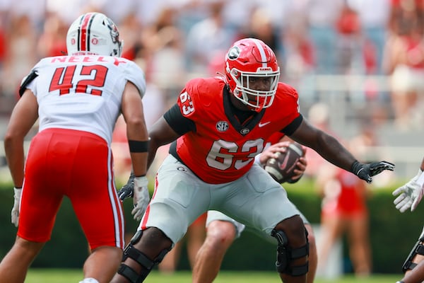 Georgia offensive lineman Dontrell Glover (right) blocks against Austin Peay linebacker Jaycob Neely on Saturday, Sept. 6, 2025, in Athens. Glover didn’t go through spring practice yet quickly emerged as Georgia’s top option at right guard in its SEC opener. (Jason Getz/AJC)