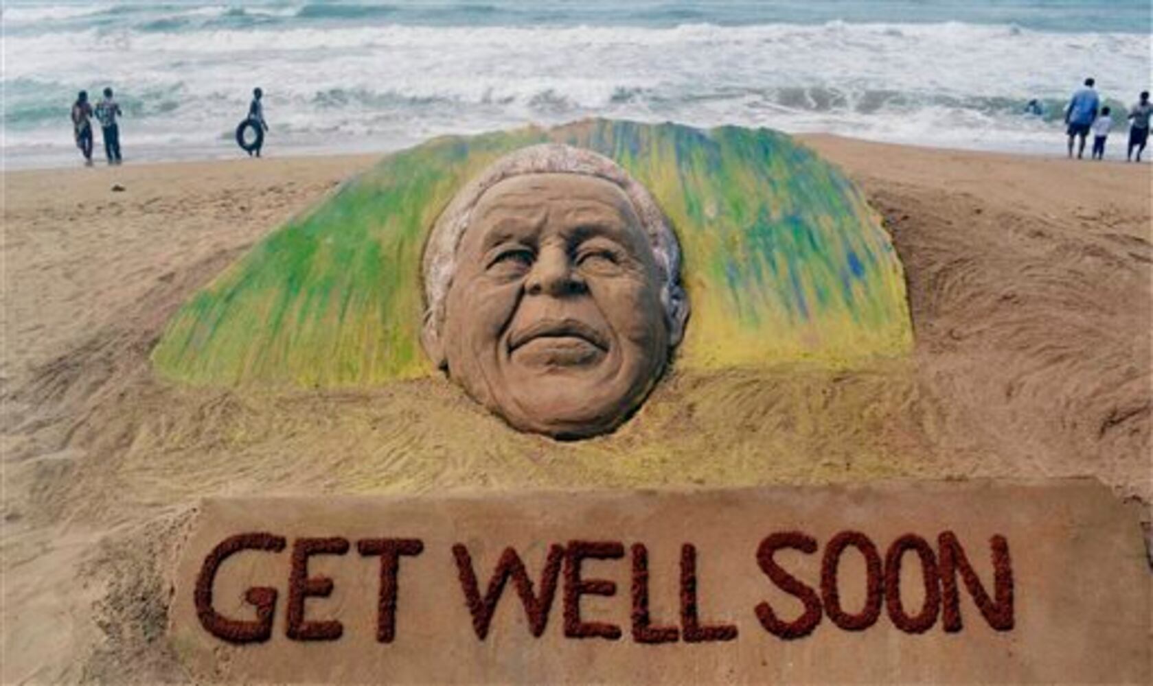 Artistic photos of Nelson Mandela around the world