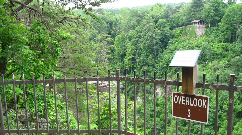 Parts of "Deliverance" were filmed in Tallulah Gorge, including a particularly harrowing scene in which Jon Voigt's character had to scale a rocky cliff face.