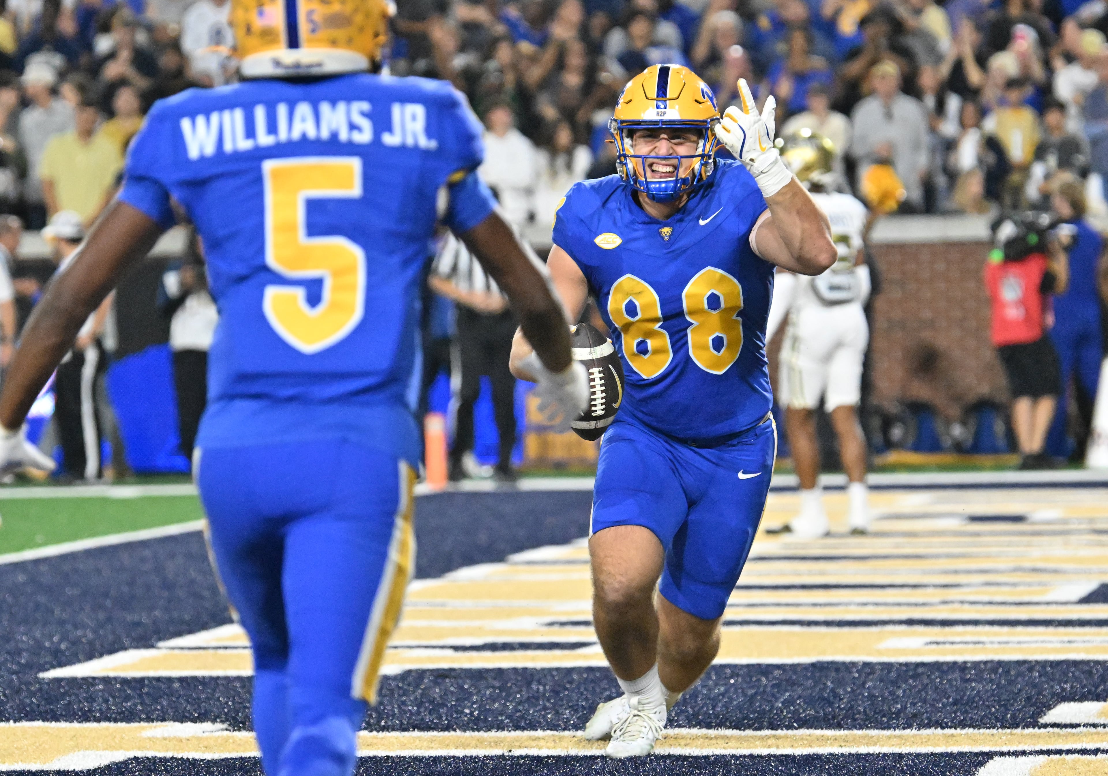 Pittsburgh tight end Justin Holmes (88) celebrates after scoring a touchdown during the first half in an NCAA college football game at Bobby Dodd Stadium, Saturday, November 22, 2025 in Atlanta. (Hyosub Shin / AJC)