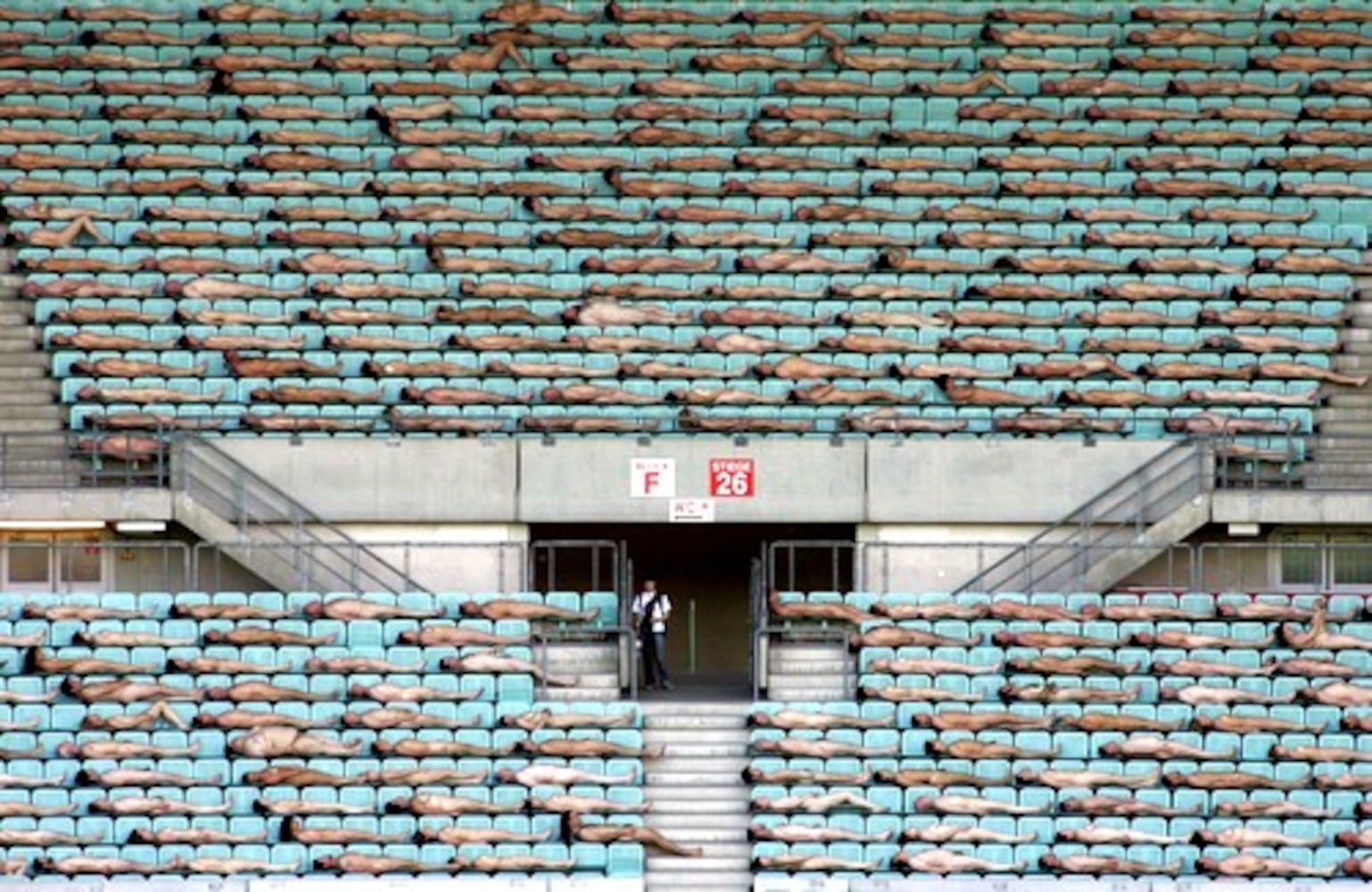 Thousands get naked for photo shoot